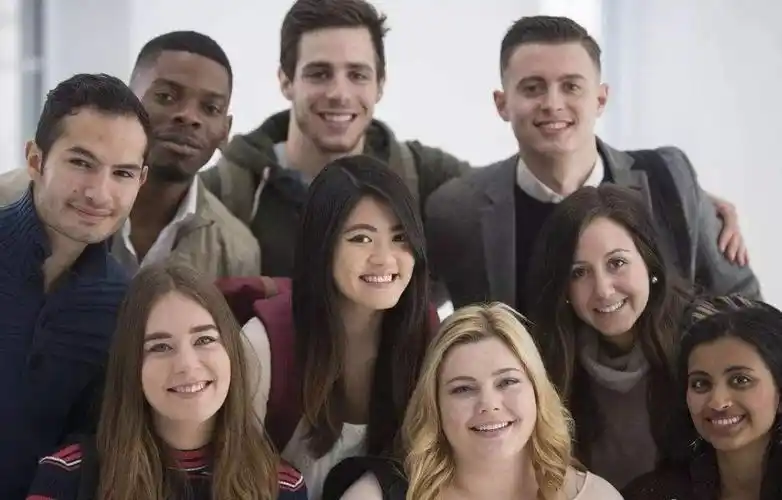 黑种人,黄种人与白种人为何能自由交配,并不存在生殖隔离呢?