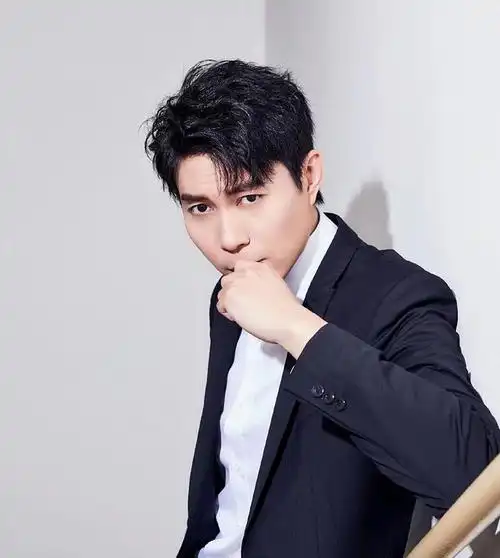 从电视剧龙套到贺岁档大咖,开心麻花艾伦凭"傻"走红?