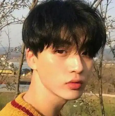 2021男生微中分盖头,超火的短发发型推荐