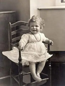1927年,刚刚一岁,尚且年幼的伊丽莎白公主今年4月份,英国女王伊丽莎白