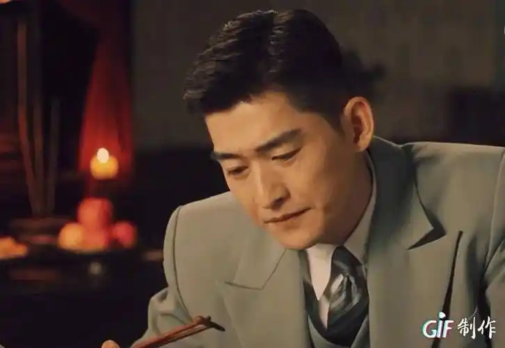 张翰首度回应网友说他油腻!他面容沧桑新女友却性感撩人