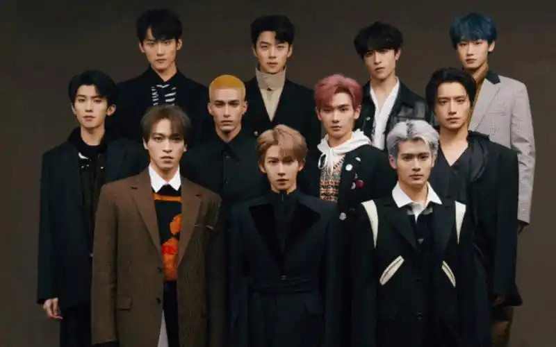 【into1】全员西装造型,少年成熟蜕变
