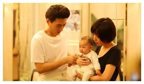 靳东明明和小9岁的江珊同居5年,为何转身娶了二婚的李佳?