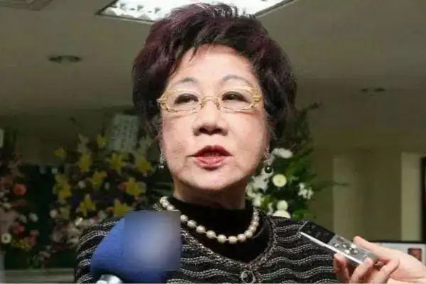 吕秀莲含泪称要切腹自杀