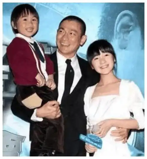 只不过为了刘德华的名气,他们也是一直选择地下恋情,不过刘德华也是