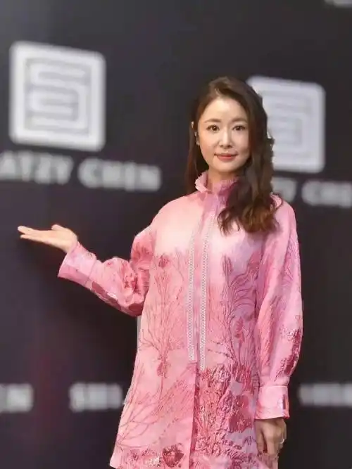 原创林心如这样多好啊47岁跟平常妇女一个样脸松弛沧桑但自然且自信从