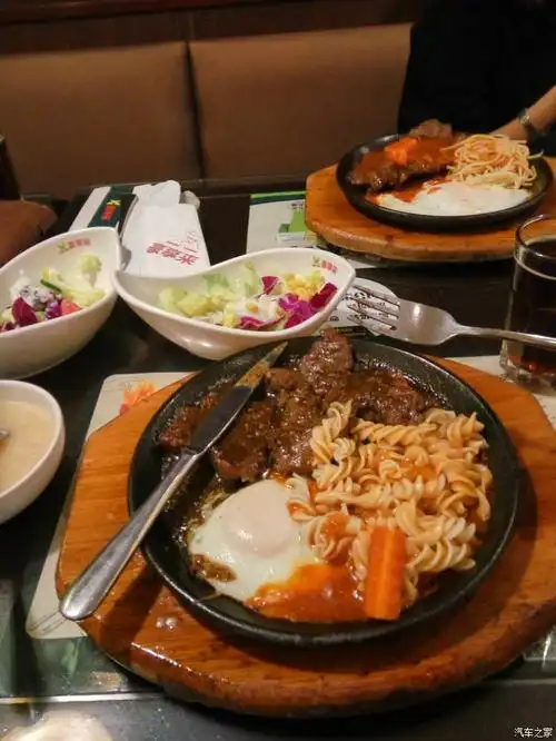 转了天也饿了,老婆想吃西餐,团购了个,哈哈,牛排