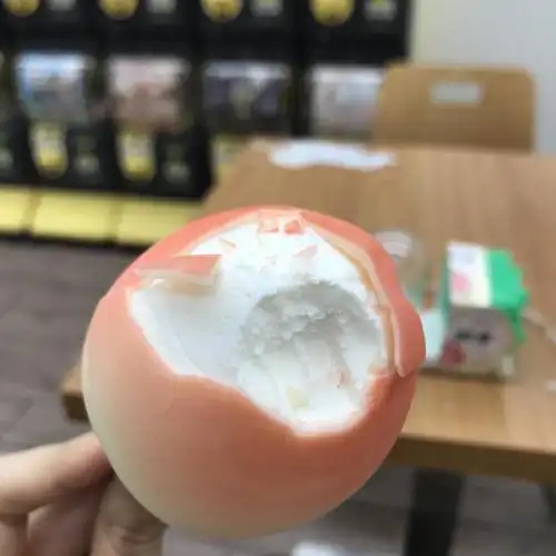 在线吃桃子雪糕