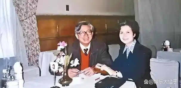 央视第一女主持人逝世,曾丈夫离世嫁初恋,儿子成为她一生的遗憾