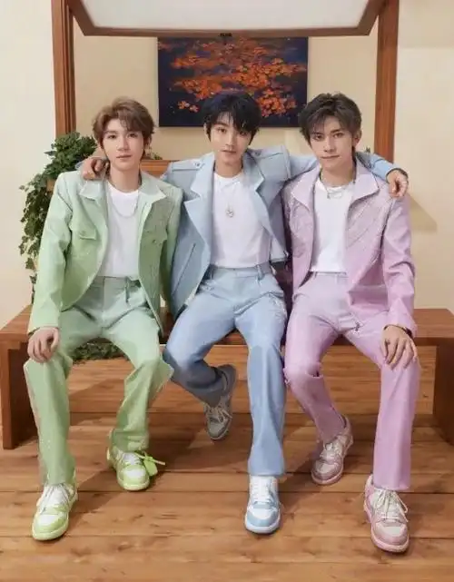 王俊凯疑离开时代峰峻签约自己公司粉丝庆祝tfboys被猜解散