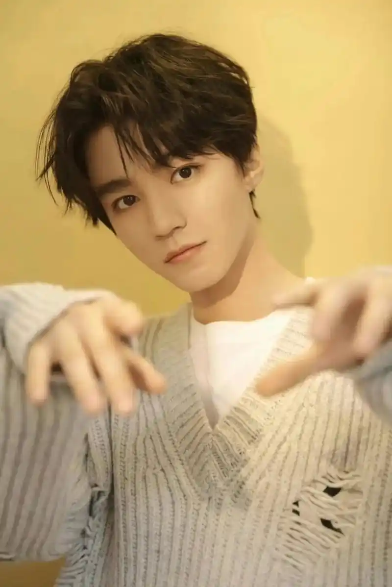 正脸,侧脸,回眸,昂首,无一不体现凯哥的帅气#王俊凯 #凯凯 - 抖音