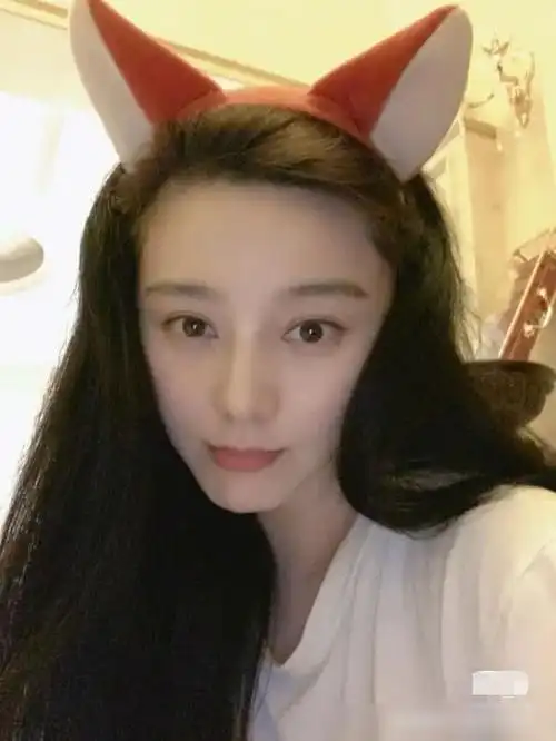 范冰冰16岁旧照曝光,长发披肩清纯甜美,与现在相差巨大