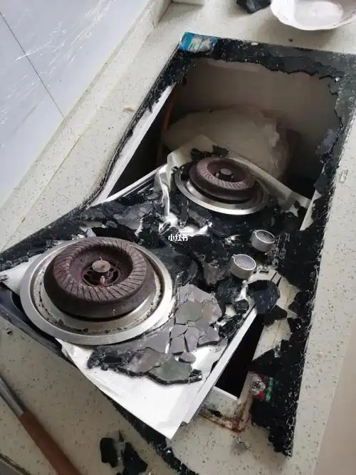 煤气灶炸裂