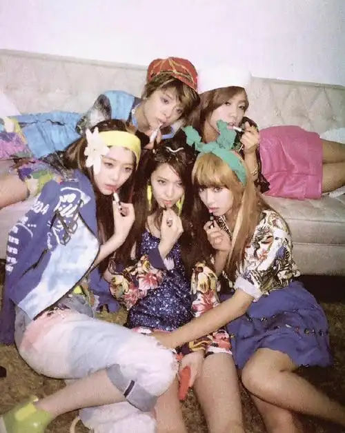 刘逸云发文庆祝fx组合13周年##fx组合出道十三周年