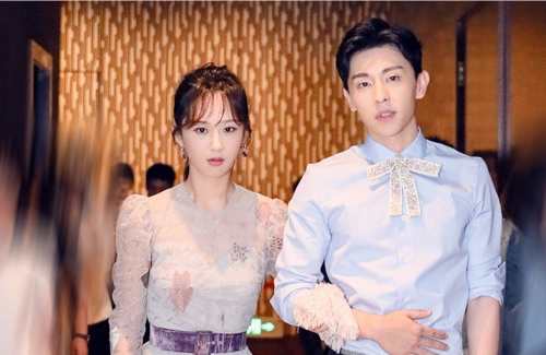 杨紫现身微博电视盛典大写的好看与邓伦合影更是cp感十足67