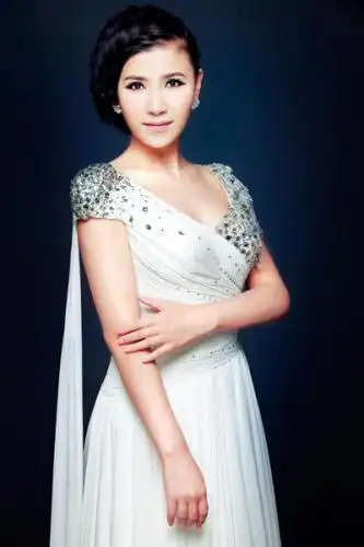 青年歌唱演员李欣忆 最美歌声用心歌唱