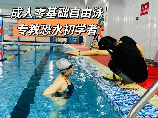 放松学游泳自由泳这样侧头换气很漂亮