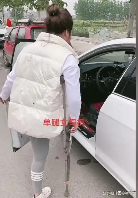 回顾只有一条腿却被300多个男生表白河南电焊女孩罗雨