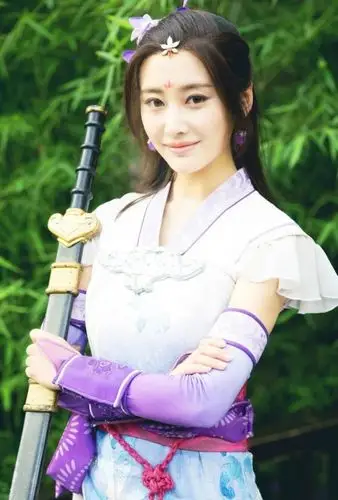 李纯,1988年2月15日出生于安徽芜湖,中国内地女演员,毕业于北京电影