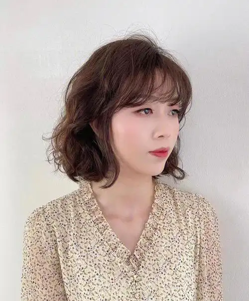 蛋卷烫发,空气刘海蛋卷烫发,空气刘海 2021最火中长锁骨发烫发发型