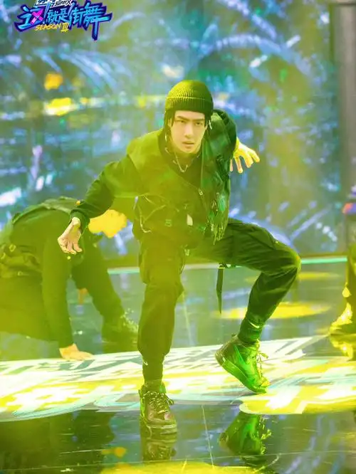 向全世界安利王一博