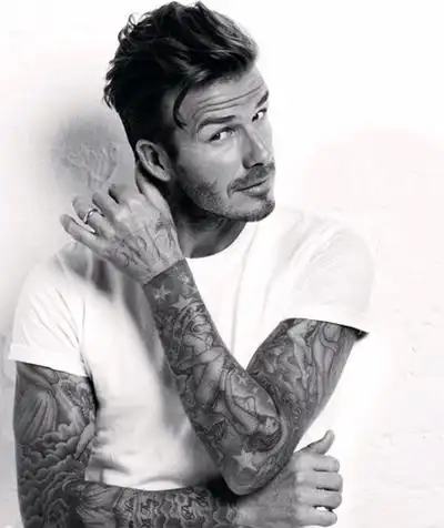 贝克汉姆猫王发型登杂志 露招牌笑容万人迷