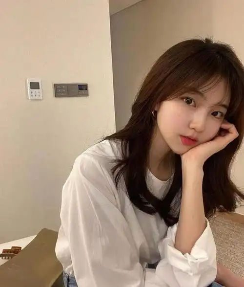 新标题:瞬间改变造型!2021最火"胎毛刘海"教你吸睛