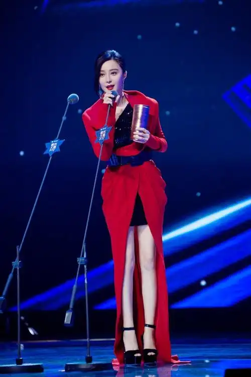 范冰冰红色长裙性感高清图片