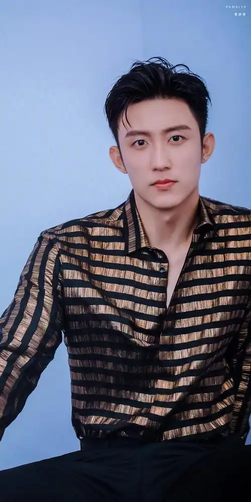 黄景瑜真是行走的荷尔蒙黄色衬衫配寸头187大高个太帅气