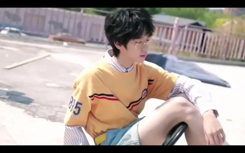 贺峻霖斯文雅痞眼镜杀大赏养成系的魅力盐系少年软糯团子尔雅绅士