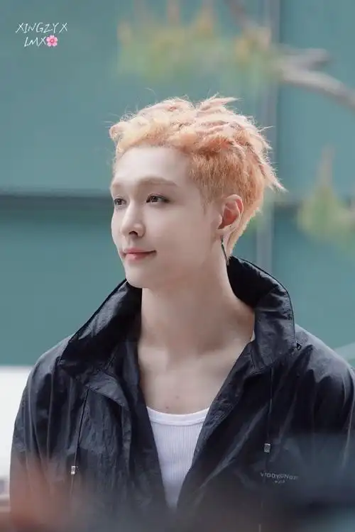 张艺兴[超话]##张艺兴韩国打歌##张艺兴新歌psychic#mini fm超级可爱