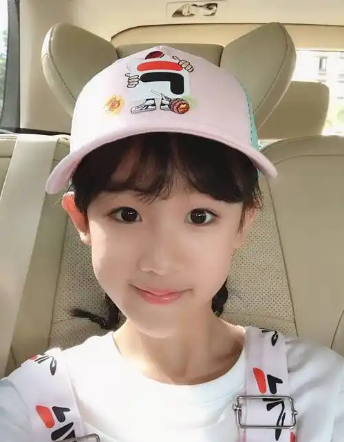 陆毅女儿12岁了,不得不说基因真好不愧一位气质小美女_爸爸_作业_一