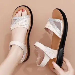 2022新款妈妈凉鞋软底舒适中年女凉鞋防滑中老年平底轻便休闲时尚