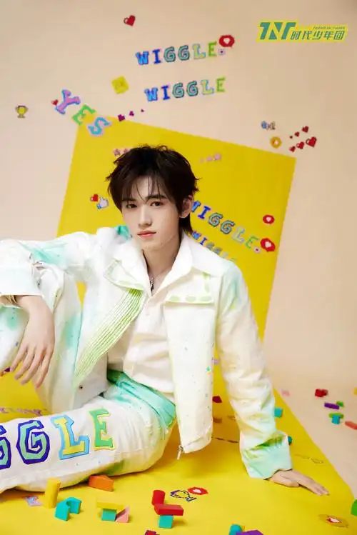 时代少年团超话    像素多彩,跨入趣味风格世界  泼墨画染,蓬勃朝气