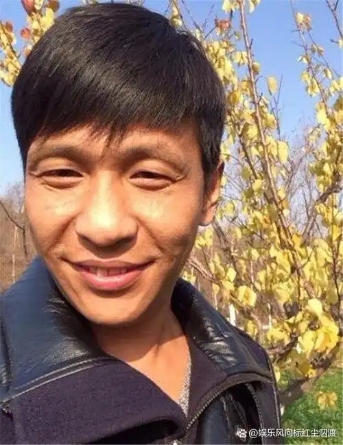 宋小宝是赵本山众多弟子中颜值最差的一位,别看相貌丑陋,可是论人气和