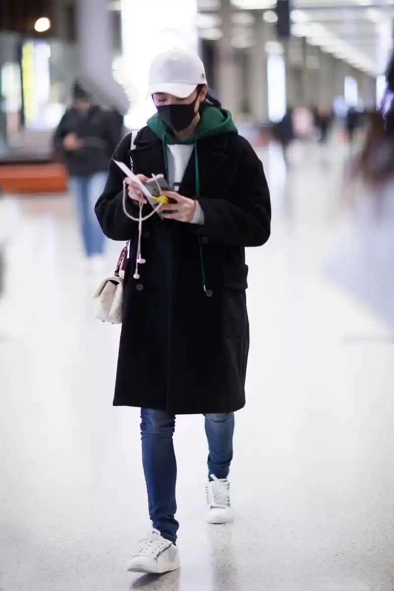 终于等到刘诗诗营业了!私服走机场,生图照样美成一道风景线