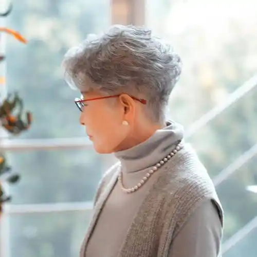 这三种短发减龄又显气质,好打理又洋气_发型_老年人_时尚