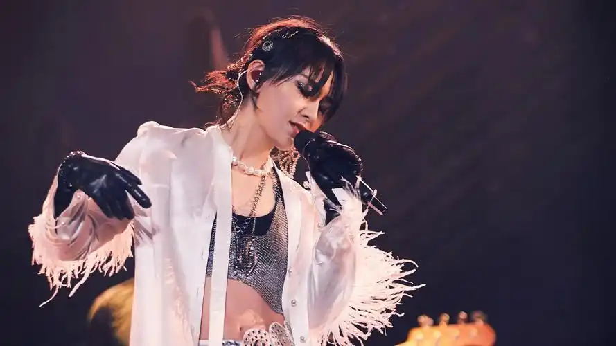 周笔畅与honne高能同台首秀合作曲引爆甜蜜氛围