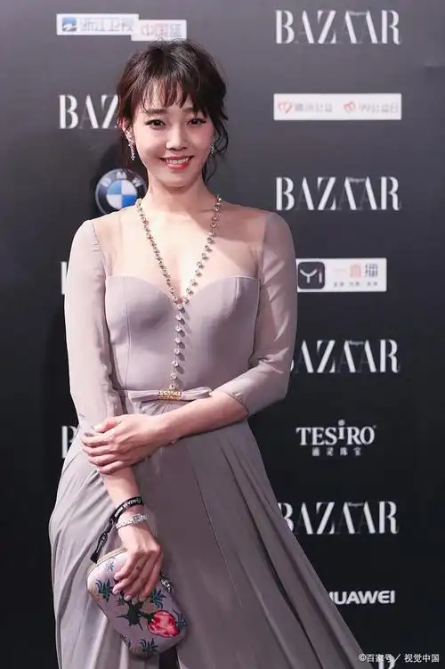 白百何是中国影视圈备受瞩目的女演员之一.