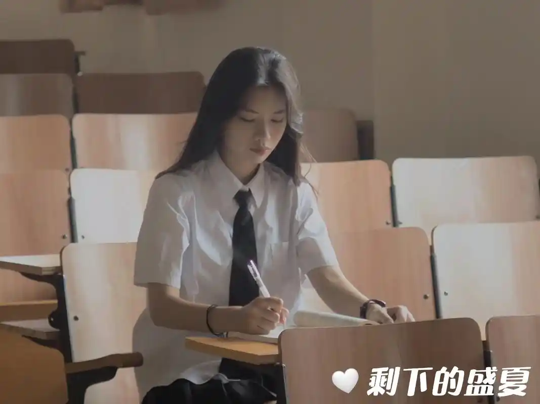 是校园微电影的剧照啦