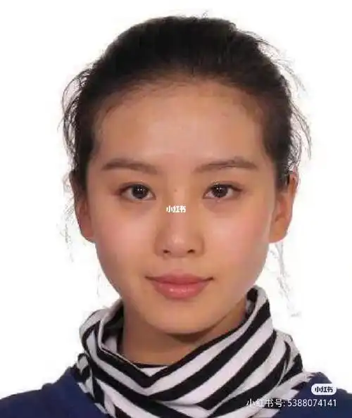 诗诗的证件照真的好好看