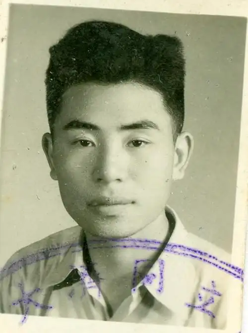 俞鸿儒在同济大学读书时的证件照