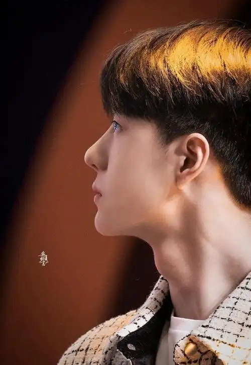 240128王一博侧颜杀惊艳众人独特魅力成焦点