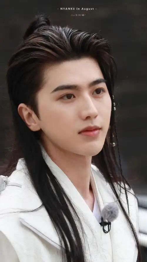 蔡徐坤白衣古装造型