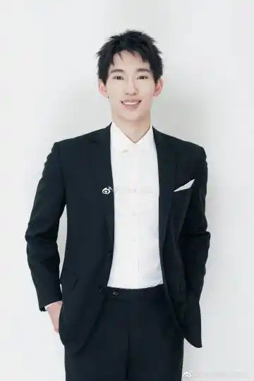 于家翊超话陌上人如玉,公子世无双 @于家翊ethan#中国世界青年峰会