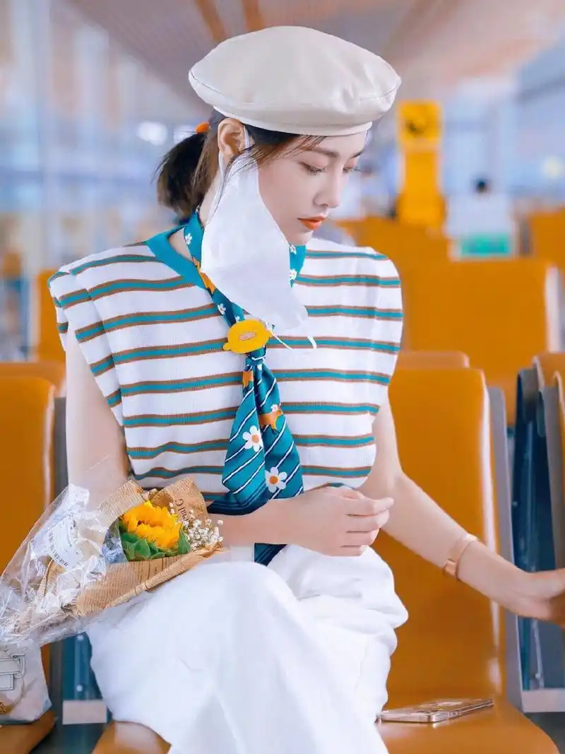 许佳琪私服look 森系的夏日穿搭 许佳琪20210725机场私服穿搭 条纹