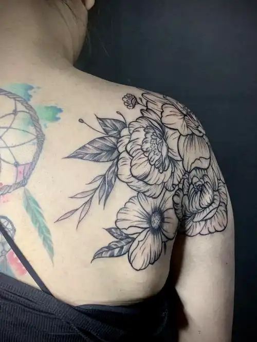 原创肩膀大面积素花牡丹_纹身图案手稿图片_刘沐阳的纹身作品集