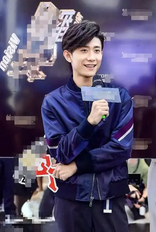 张一山的三七分新发型真是太帅气了硬汉变成小鲜肉