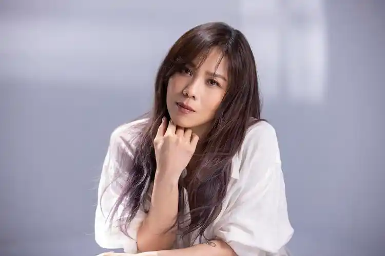 唱作天后tanya蔡健雅法国女歌手carlabruni合作单曲photographsmv今日