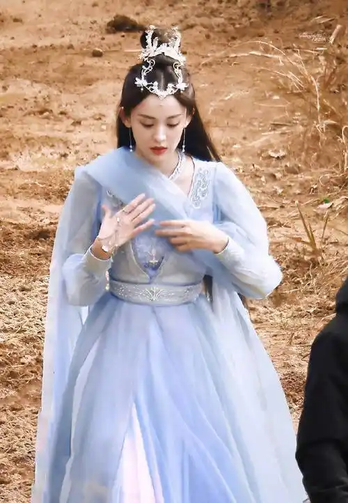 雪鹰领主古力娜扎古装仙气造型剧照_3